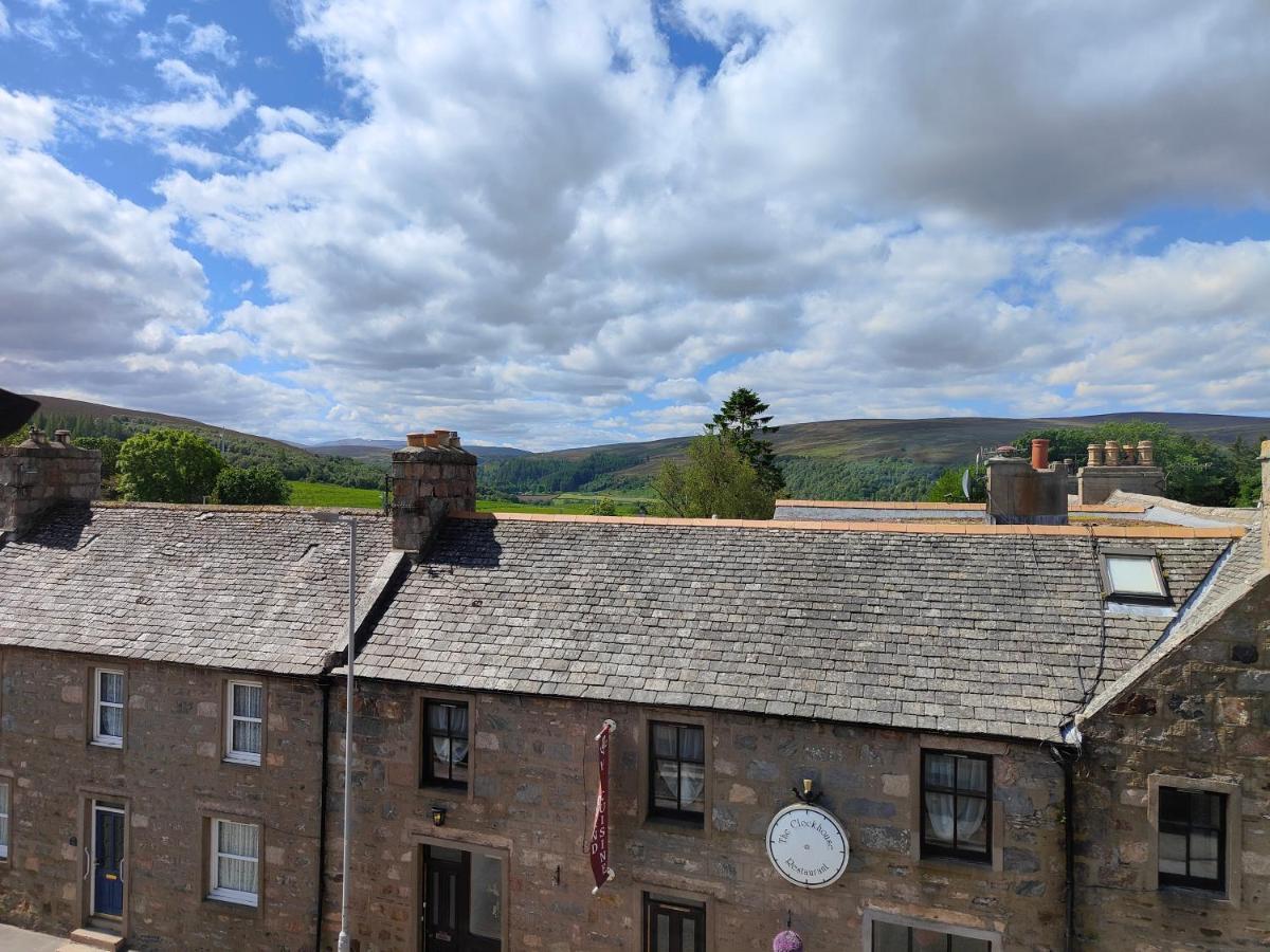 Richmond Arms Hotel Tomintoul Exterior photo